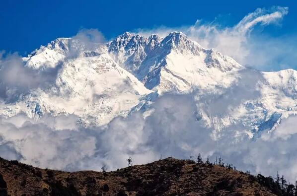 世界上最高的山峰排名前十，全球最高的十大山峰排行榜